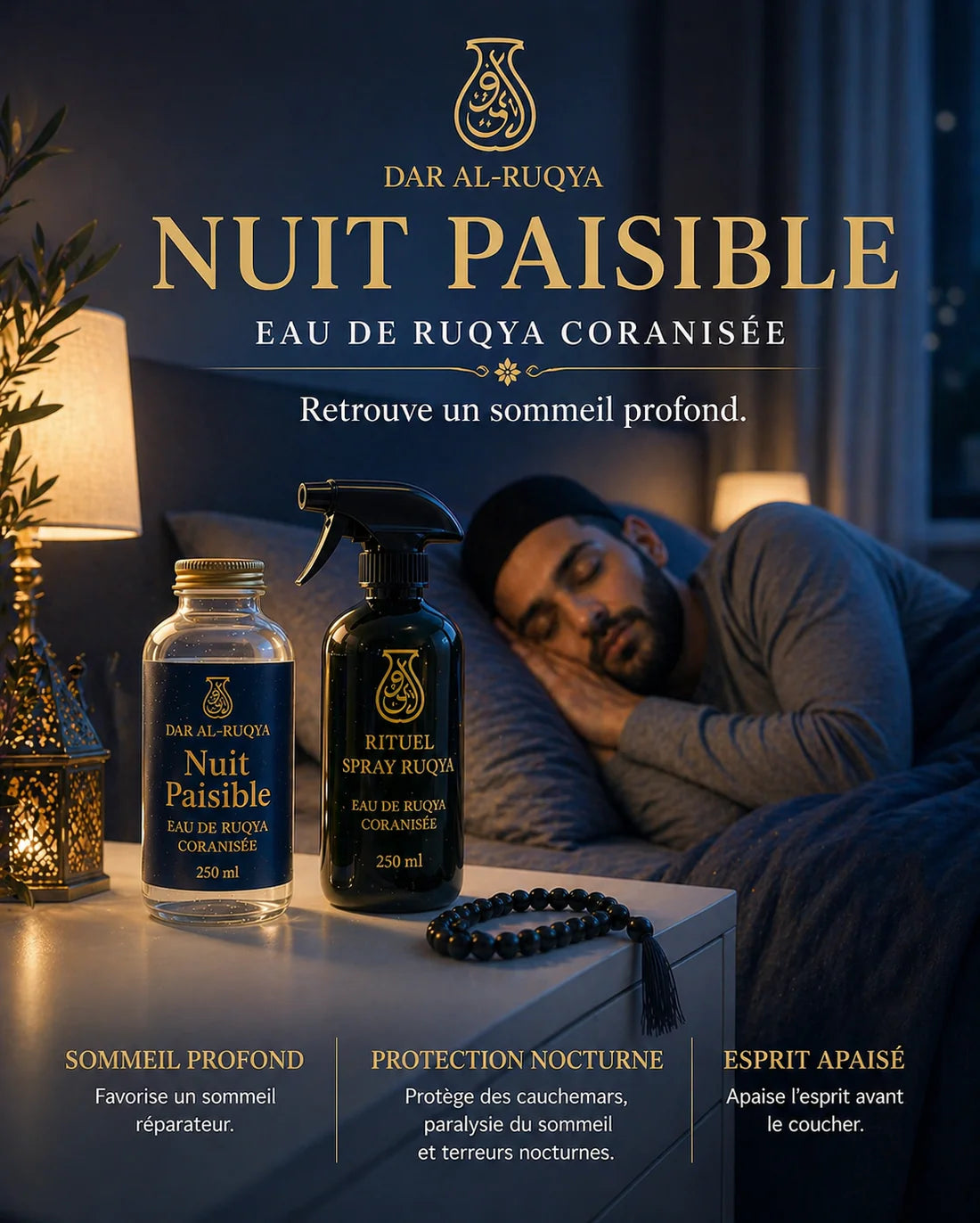 Solution spirituelle pour insomnie et terreurs nocturnes : le pack Nuit Paisible de Dar Al-Ruqya. Sur une table de nuit avec lanterne allumée, une bouteille de 250ml d'eau de roqya coranisée à boire et un spray roqya pour la maison pour enlever le mauvais œil. En arrière-plan, un homme dort paisiblement pour illustrer un sommeil profond, un esprit apaisé et la fin des cauchemars et blocages nocturnes.